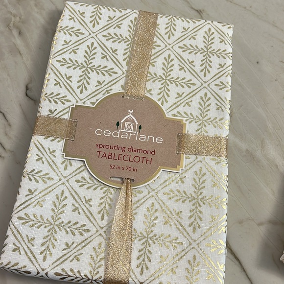 52” x 70” Metallic Tablecloth by Cedar Lane: Sprouting Diamond - Picture 2 of 5